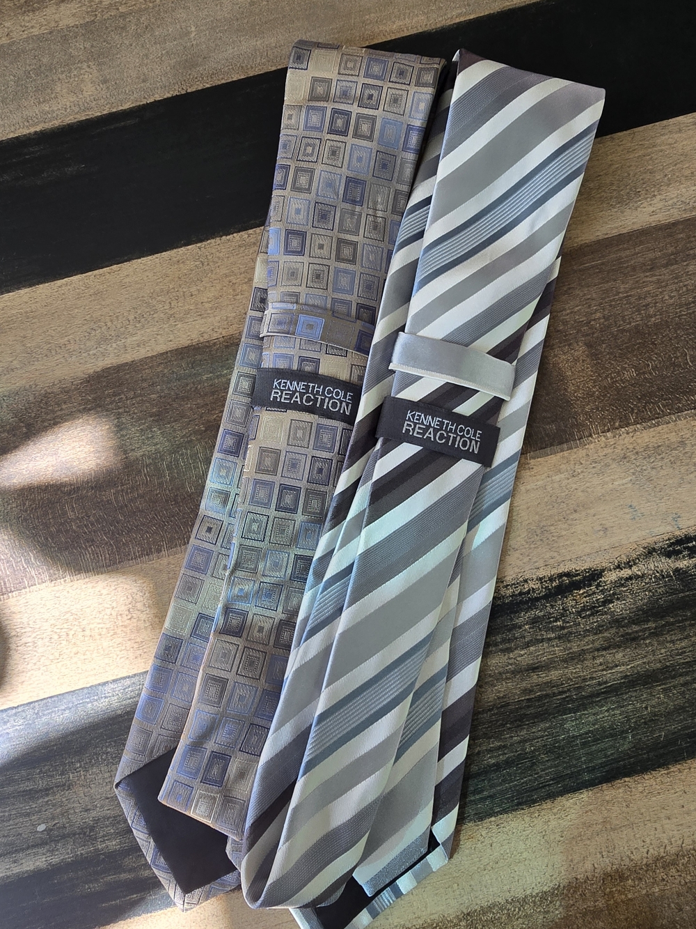Kenneth Cole Reaction Silver and Gray Patterned Men’s Tie Set